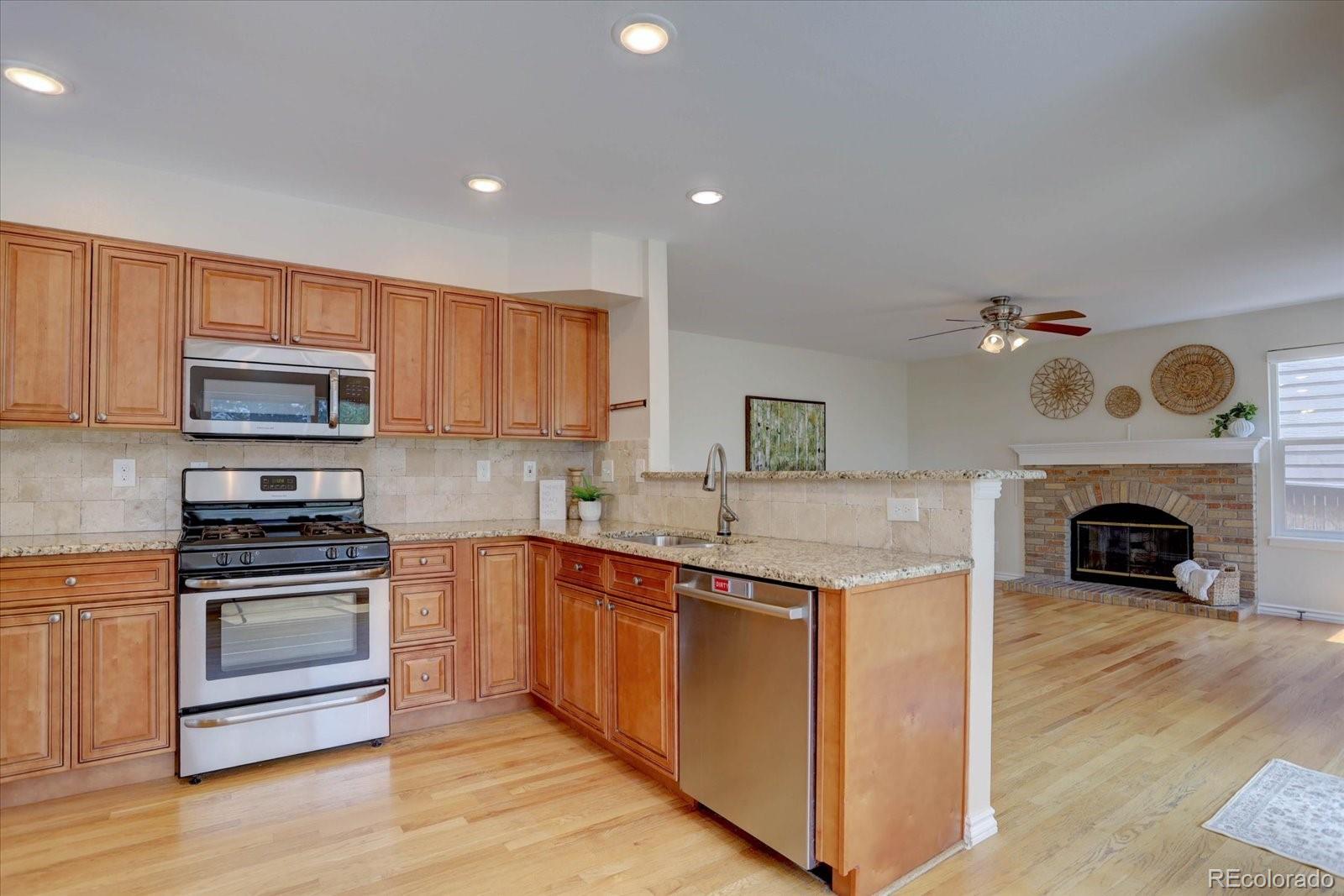 9927 Spring Hill Lane Highlands Ranch, CO 80129 - Photo 12 of 50 Gallery Image 12