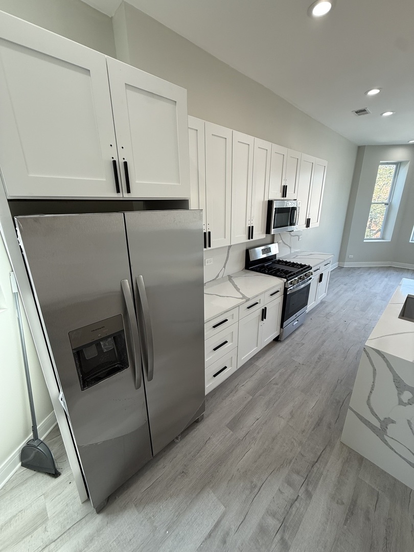 2933 West Lexington Street, Unit 2 Chicago, IL 60612 - Photo 5 of 9