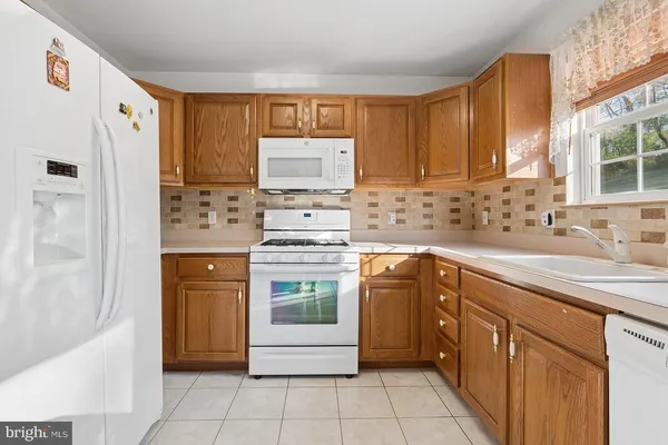 $434,999 | 239 Springvalley Way, Aston, PA 19014