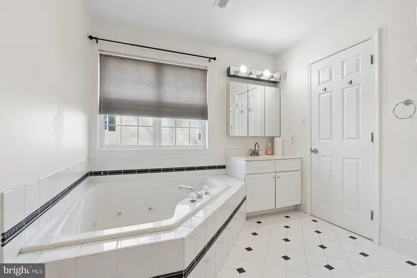 $434,999 | 239 Springvalley Way, Aston, PA 19014