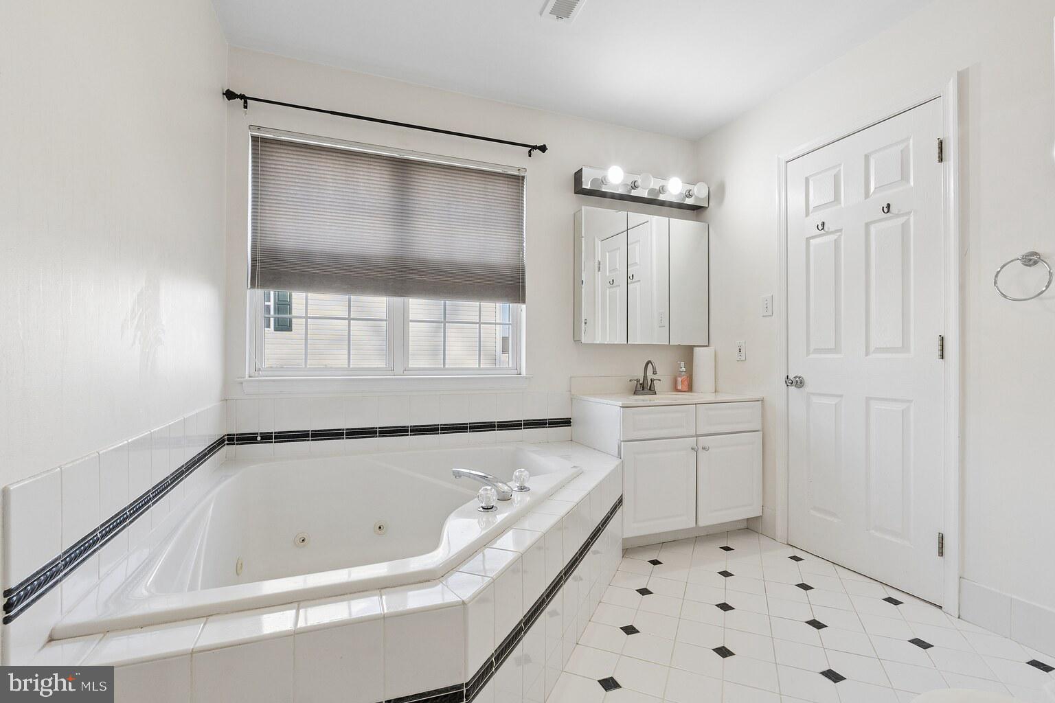 239 Springvalley Way Aston, PA 19014 - Photo 30 of 40