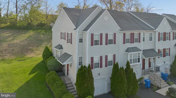 $434,999 | 239 Springvalley Way, Aston, PA 19014