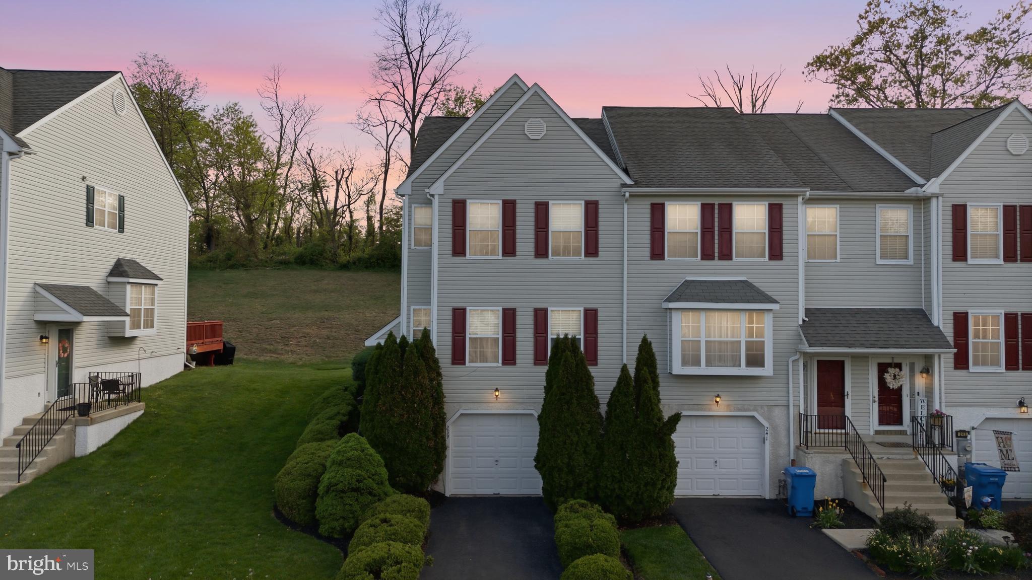 239 Springvalley Way Aston, PA 19014 - Photo 4 of 40