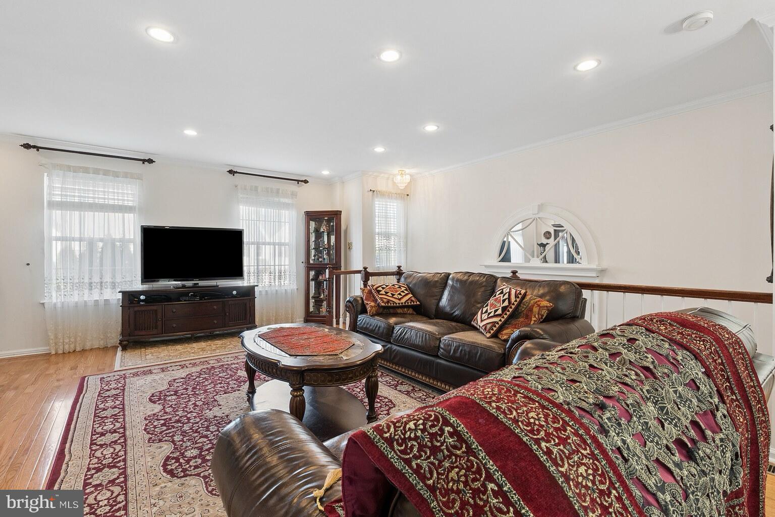 239 Springvalley Way Aston, PA 19014 - Photo 8 of 40