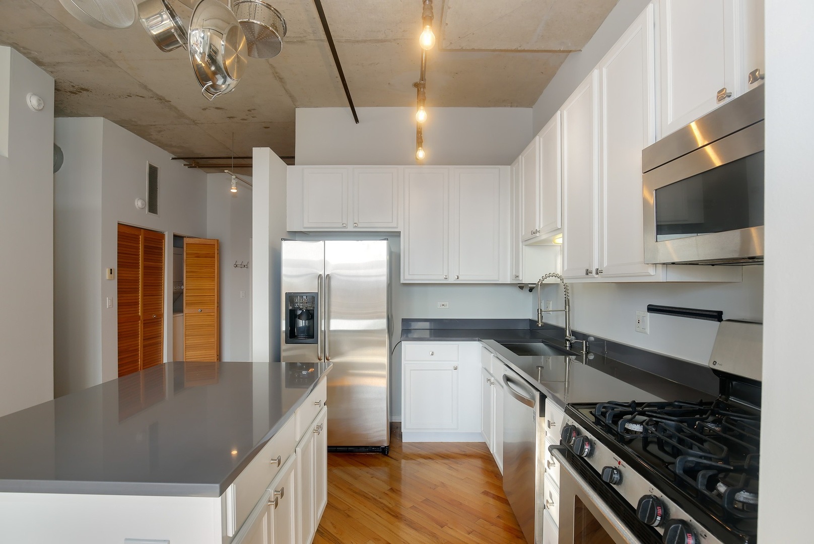 6 South Laflin Street, Unit 611 Chicago, IL 60607 - Photo 5 of 16