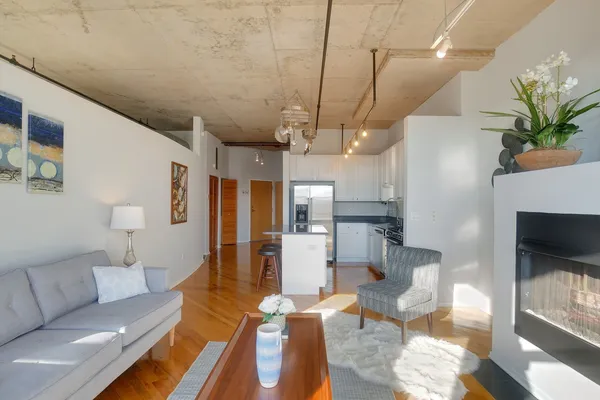 $2,900 | 6 South Laflin Street, Unit 611, Chicago, IL 60607