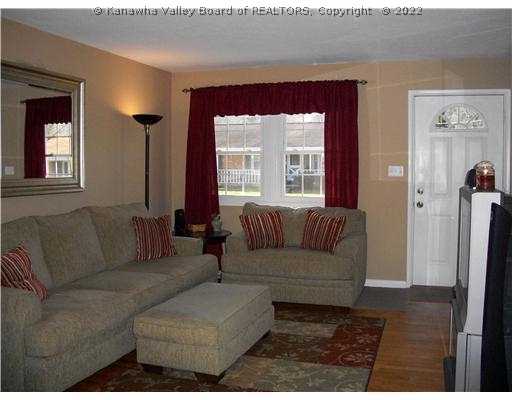 129 Seneca Circle Winfield, WV 25213 - Photo 2 of 16 Living Room.