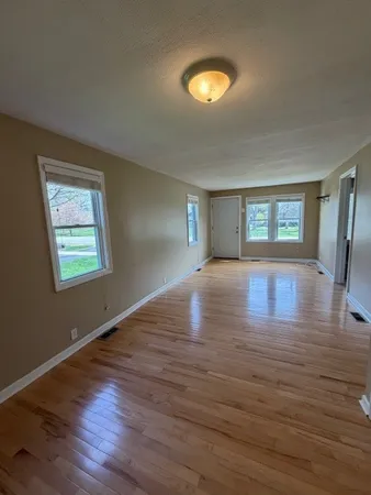 $1,800 | 5938 Dunham Road, Downers Grove, IL 60516
