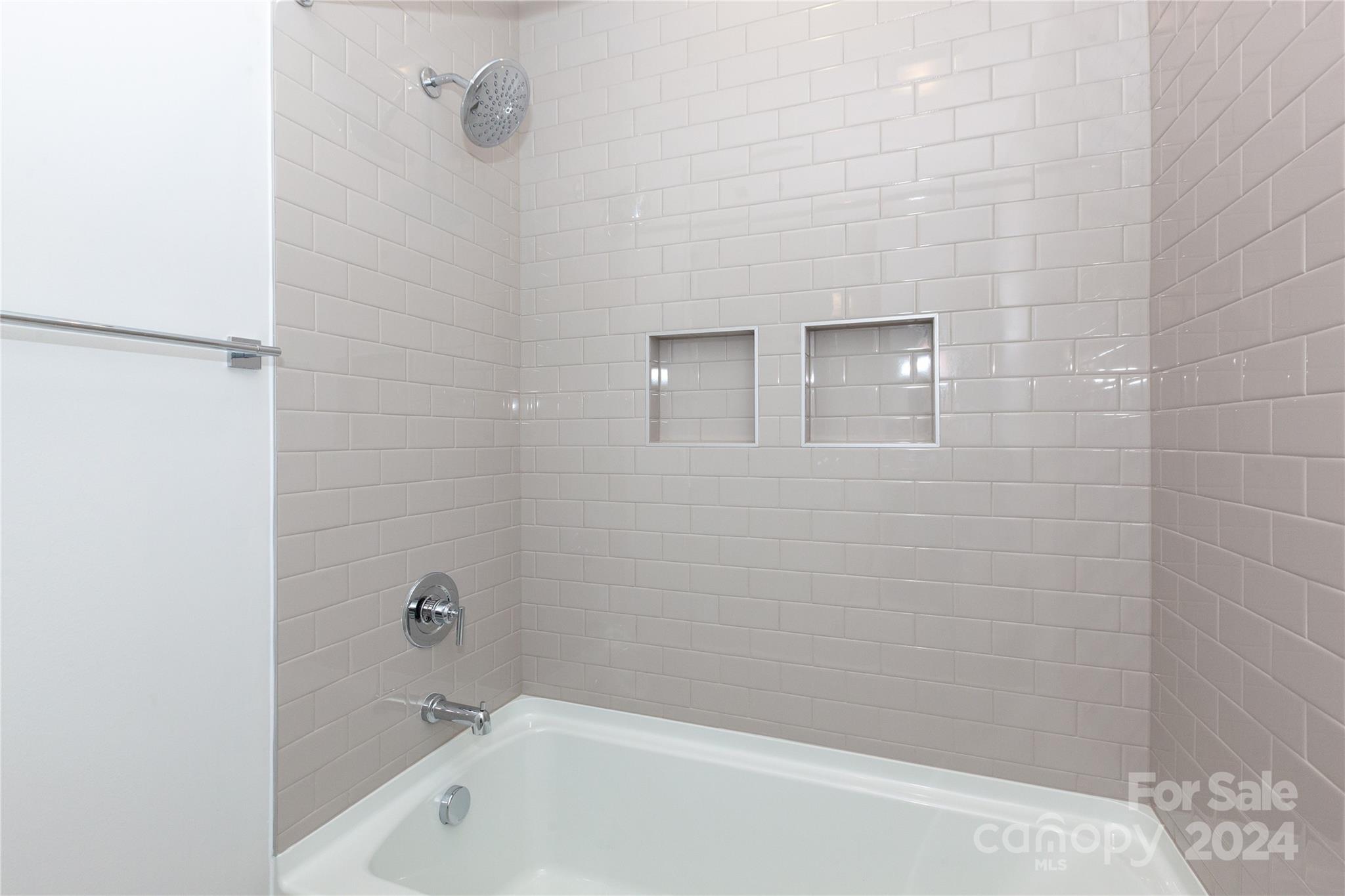 1405 Seigle Avenue Charlotte, NC 28205 - Photo 25 of 35 a bathroom with a bathtub