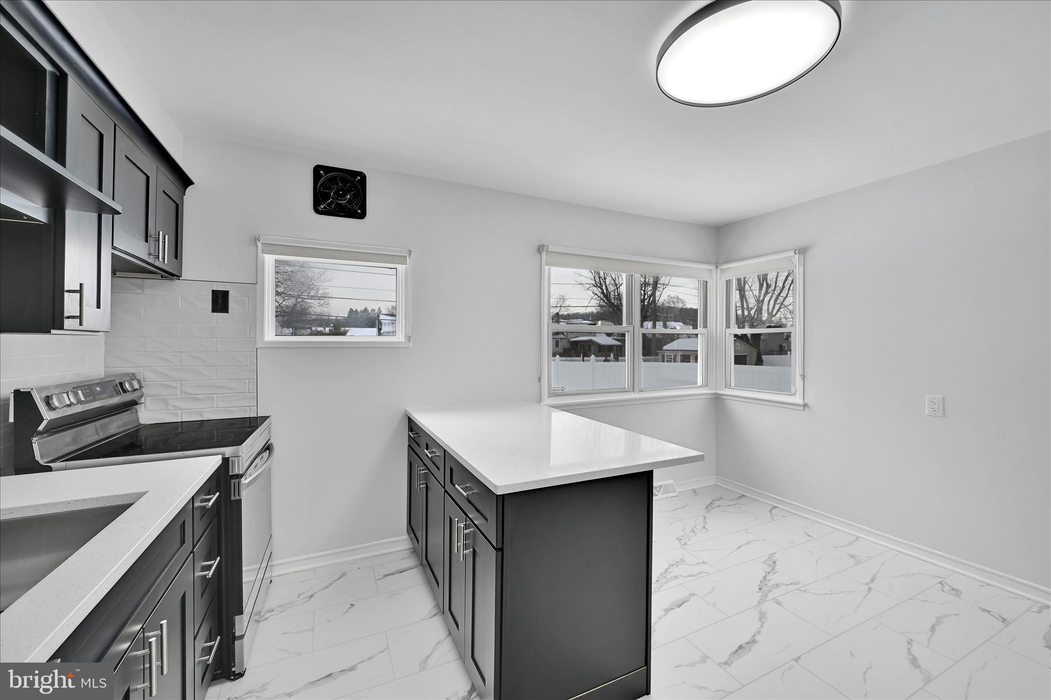 526 Harding Avenue Reading, PA 19607 - Photo 10 of 31 Kitchen