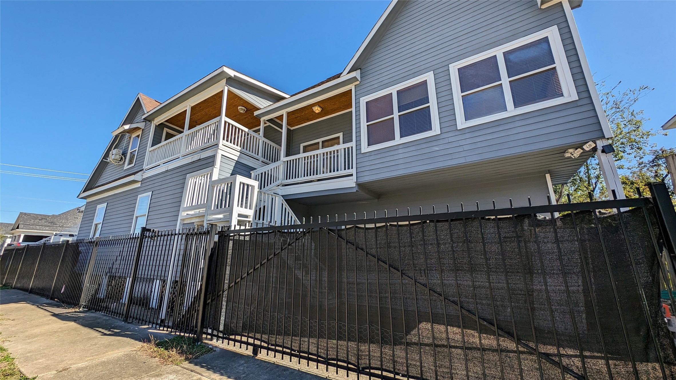 702 Paschall Street, Unit B Houston, TX 77009 - Photo 2 of 27