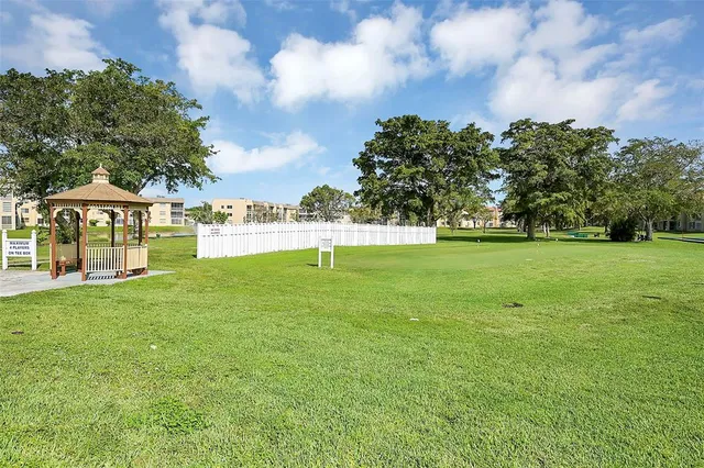 $92,777 | 8951 Sunrise Lakes Boulevard, Unit 209, Sunrise, FL 33322