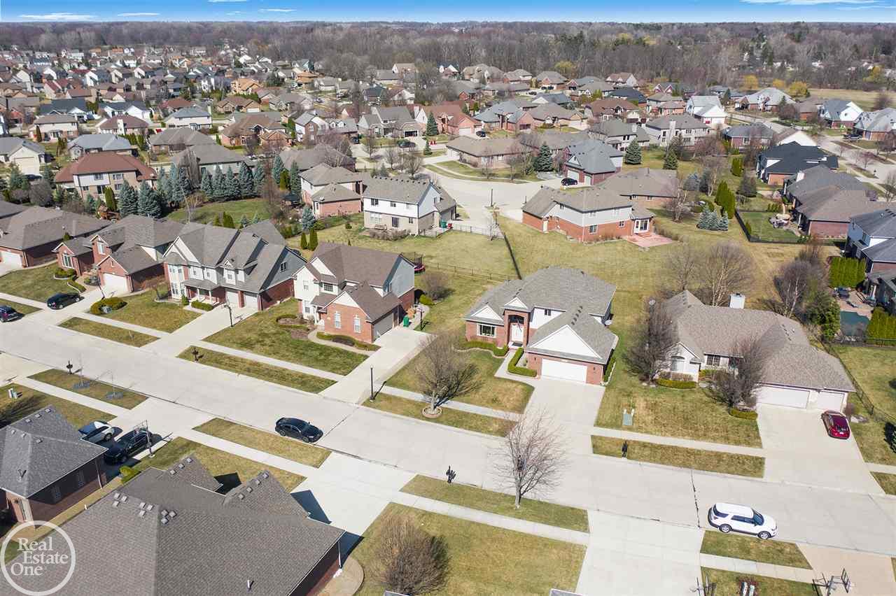 22661 Brantingham Road Macomb, MI 48044 - Photo 40 of 41 50038051-39.JPG