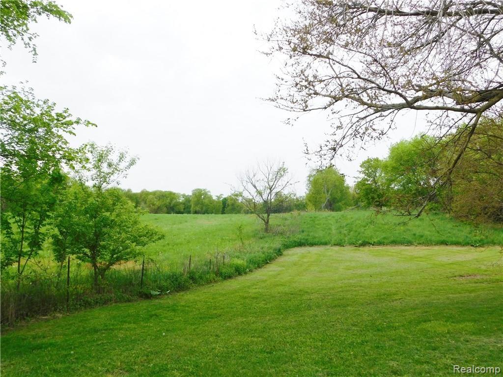 9027 Schrepfer Road Howell, MI 48855 - Photo 15 of 16