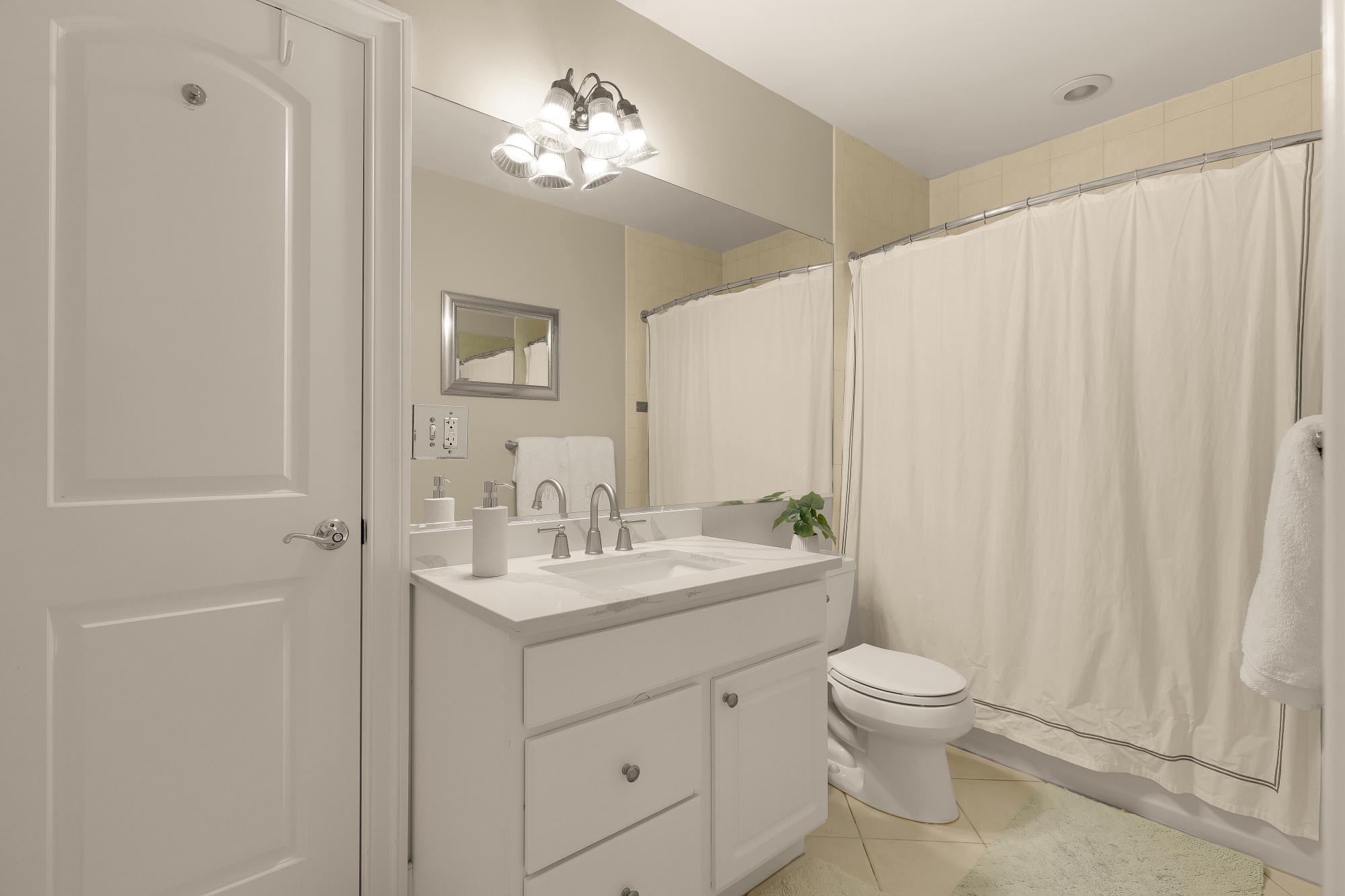 1832 Briar Ridge Court McLean, VA 22101 - Photo 24 of 43 Jack-and Jill bathroom