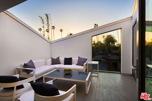 $17,500 | 8600 Wilshire Boulevard, Unit TH 2, Beverly Hills, CA 90211