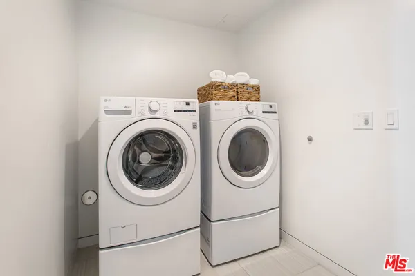 $17,500 | 8600 Wilshire Boulevard, Unit TH 2, Beverly Hills, CA 90211