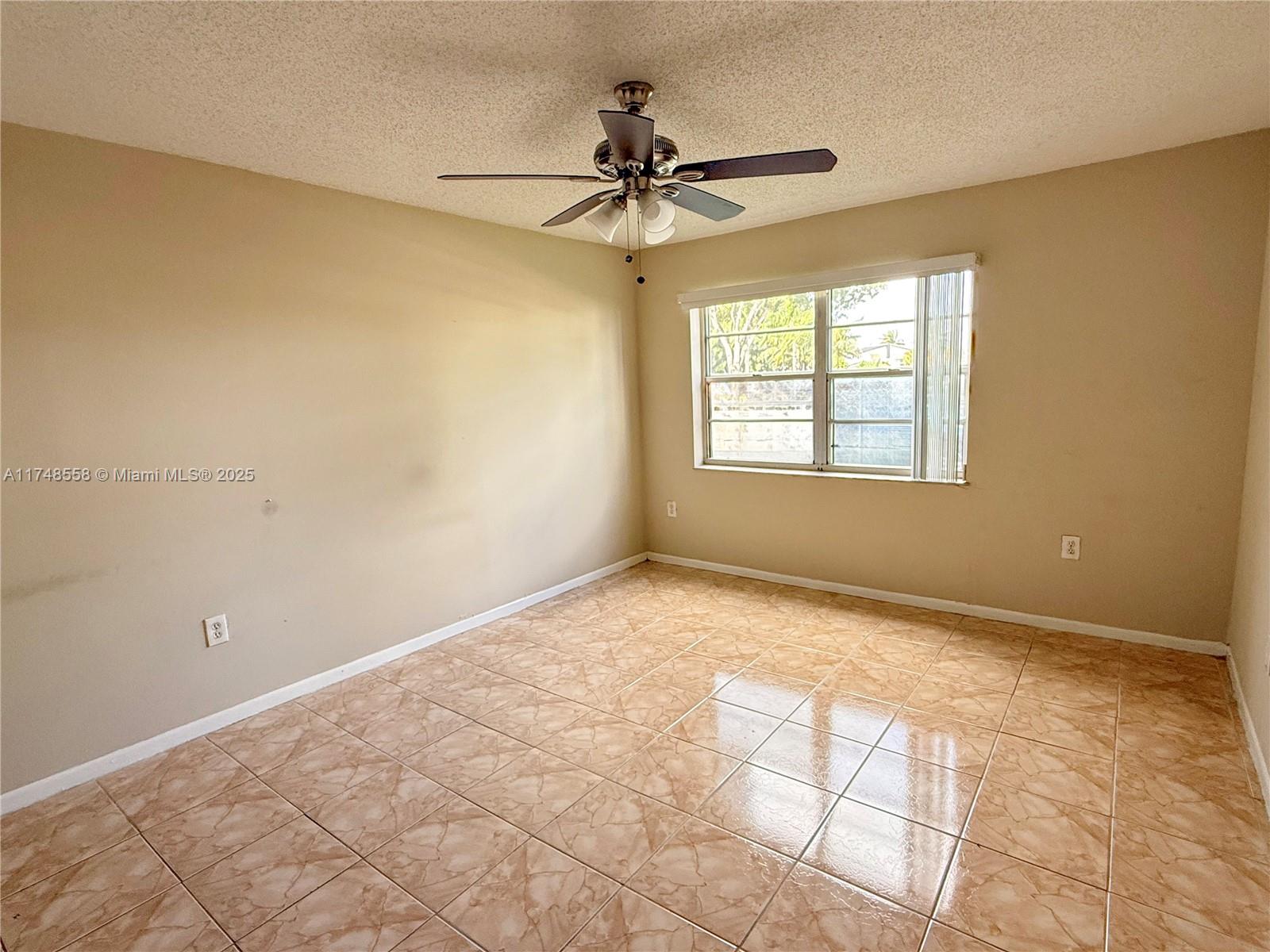 Tamiami Miami, FL 33184 - Photo 20 of 27 a view of an empty room and window