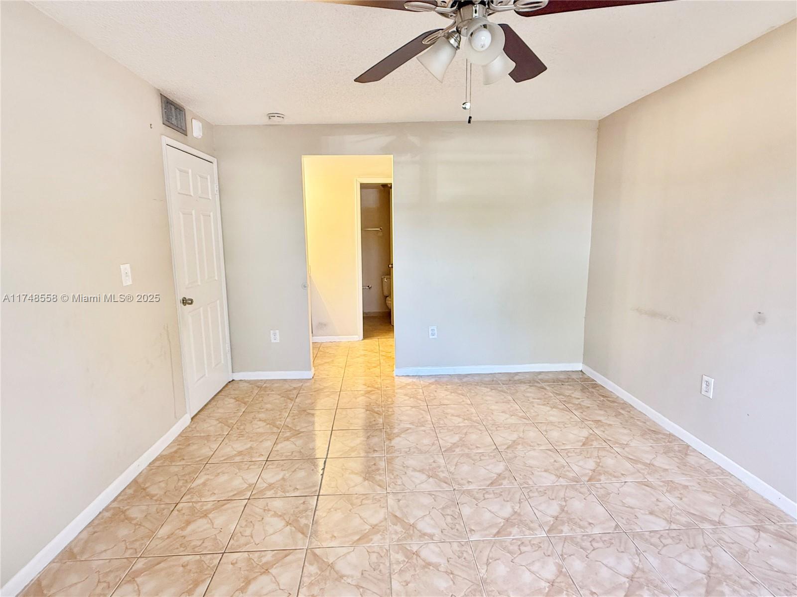 Tamiami Miami, FL 33184 - Photo 22 of 27 a view of an empty room