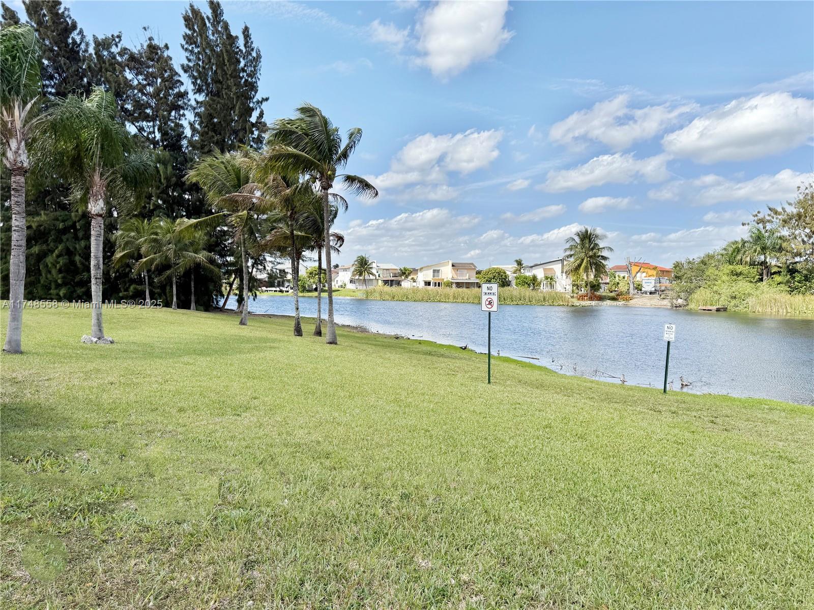 Tamiami Miami, FL 33184 - Photo 5 of 27 a view of an outdoor space and basketball court