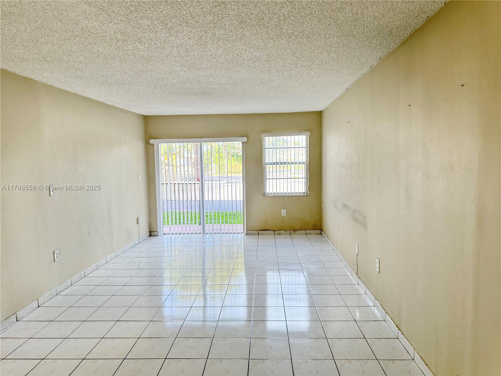 Tamiami Miami, FL 33184 - Photo 7 of 27 a view of an empty room and window