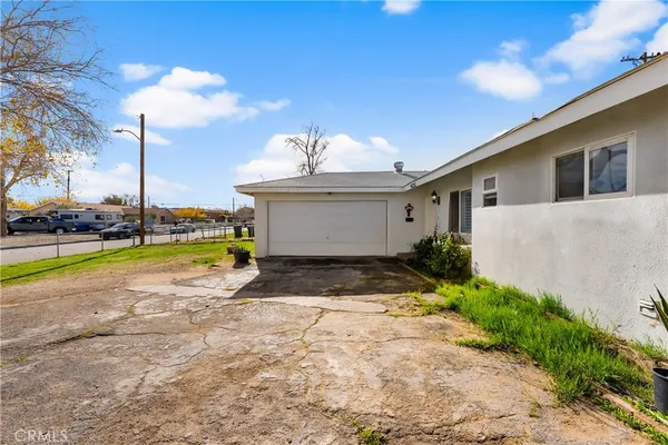 a view of a house with a backyard
