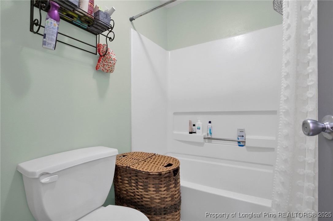 5004 Paulsun Drive Fayetteville, NC 28304 - Photo 26 of 31 a bathroom with a toilet and a sink