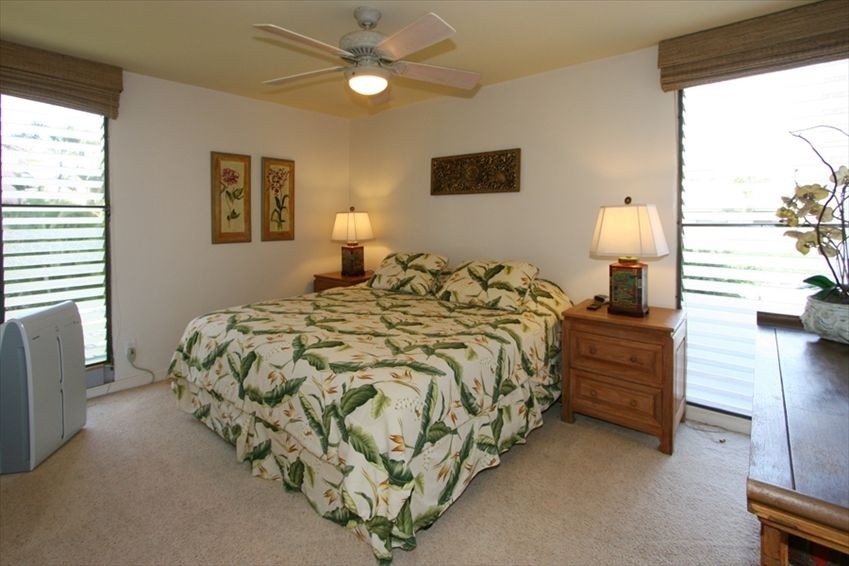 998 South Kihei Road, Unit 205 Kihei, HI 96753 - Photo 4 of 12 a bedroom with a bed and a lamp