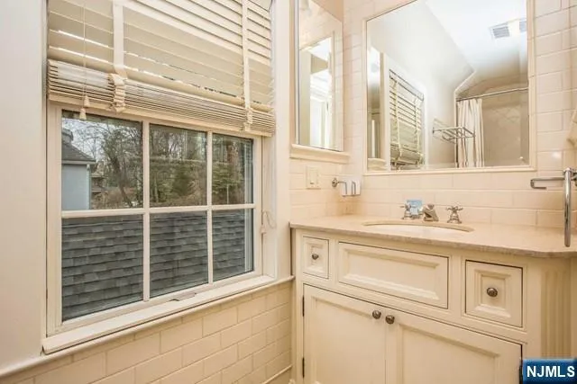 $1,699,000 | 10 Orchard Place, Tenafly, NJ 07670