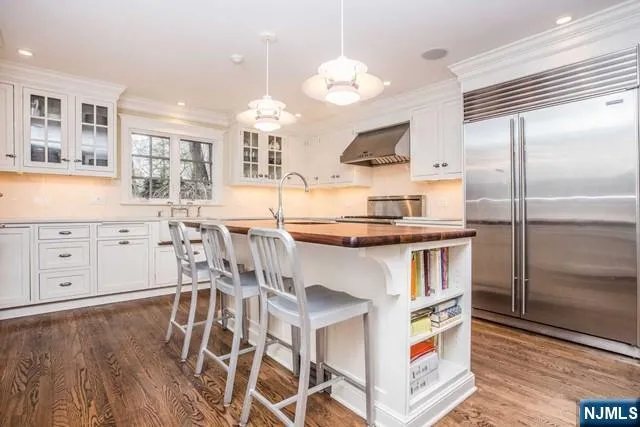 $1,699,000 | 10 Orchard Place, Tenafly, NJ 07670