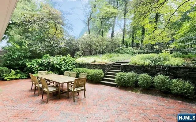 $1,699,000 | 10 Orchard Place, Tenafly, NJ 07670