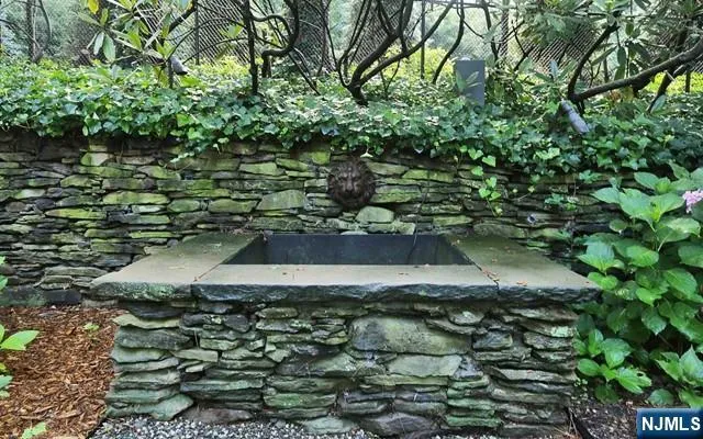 $1,699,000 | 10 Orchard Place, Tenafly, NJ 07670