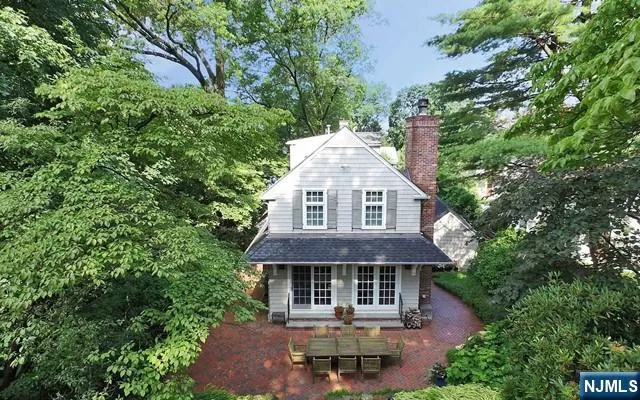 $1,699,000 | 10 Orchard Place, Tenafly, NJ 07670