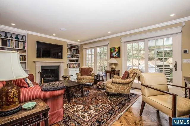 $1,699,000 | 10 Orchard Place, Tenafly, NJ 07670