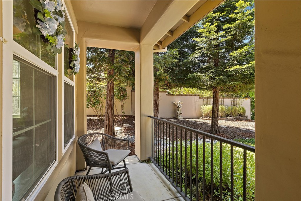 204 Vista Del Rio Court Paso Robles, CA 93446 - Photo 6 of 43