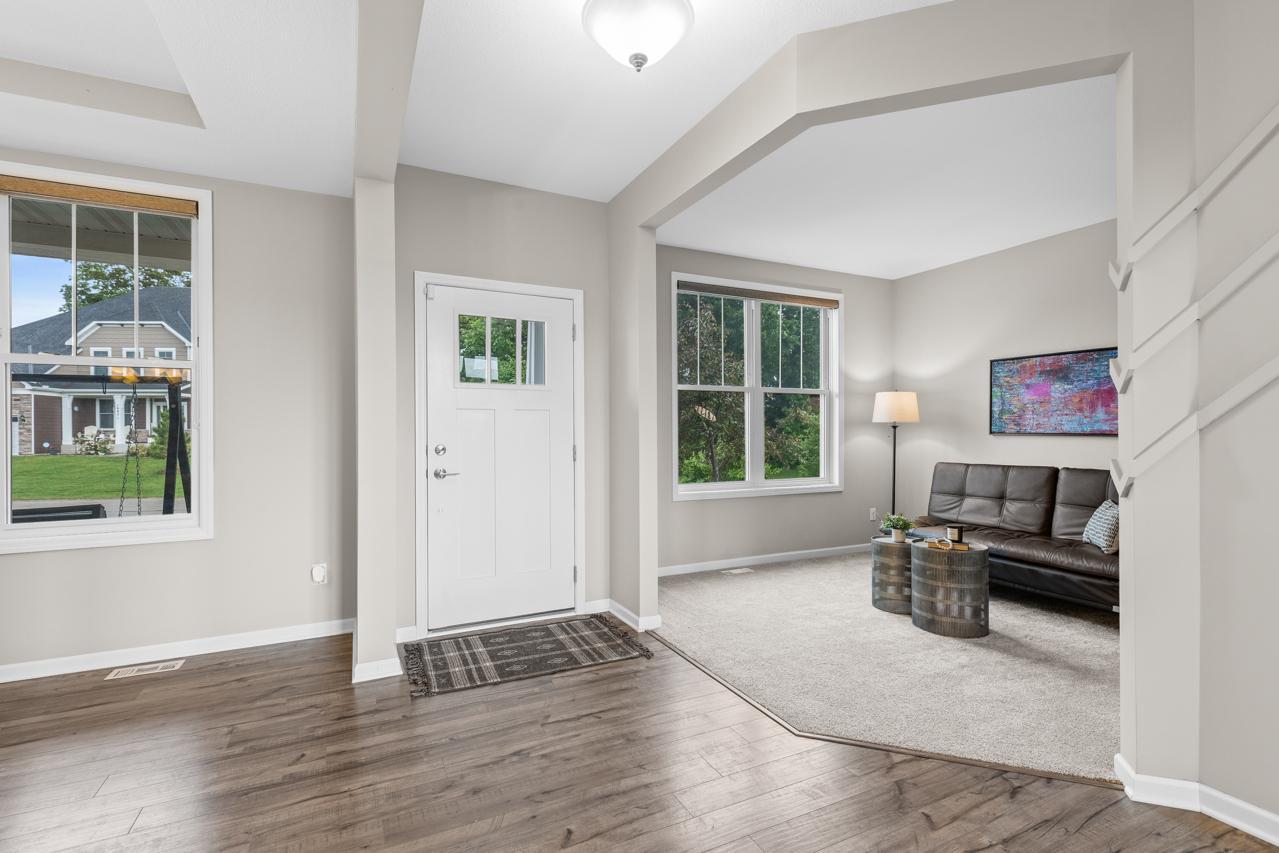 16894 Reeder Ridge Eden Prairie, MN 55347 - Photo 4 of 64