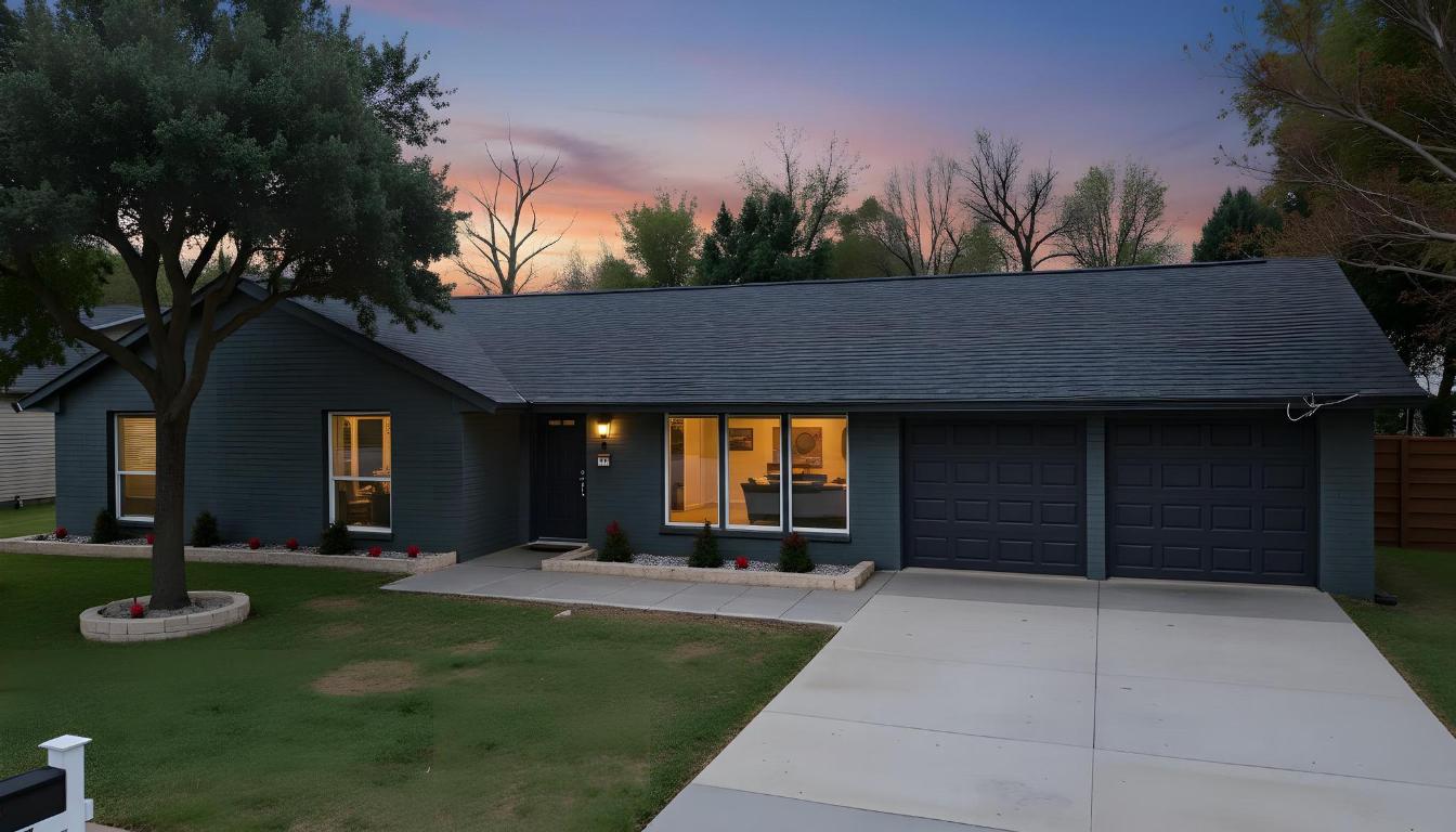 6404 Blarwood Drive Austin, TX 78745 - Photo 28 of 31 a view of a house with backyard and porch