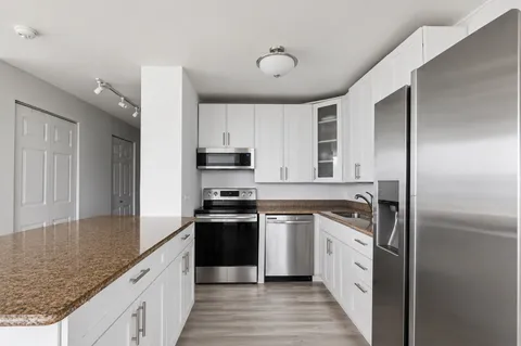 $725,000 | 2626 North Lakeview Avenue, Unit 1903, Chicago, IL 60614
