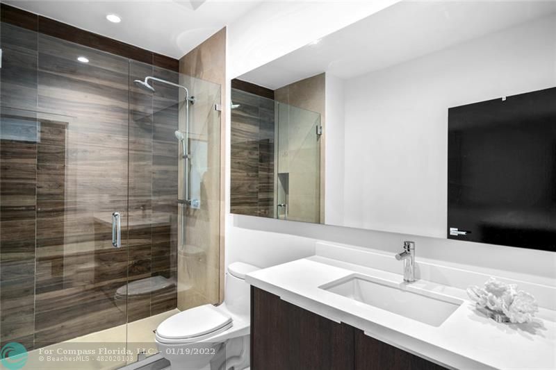 91 Compass Lane Fort Lauderdale, FL 33308 - Photo 21 of 59 a bathroom with a sink a toilet and shower