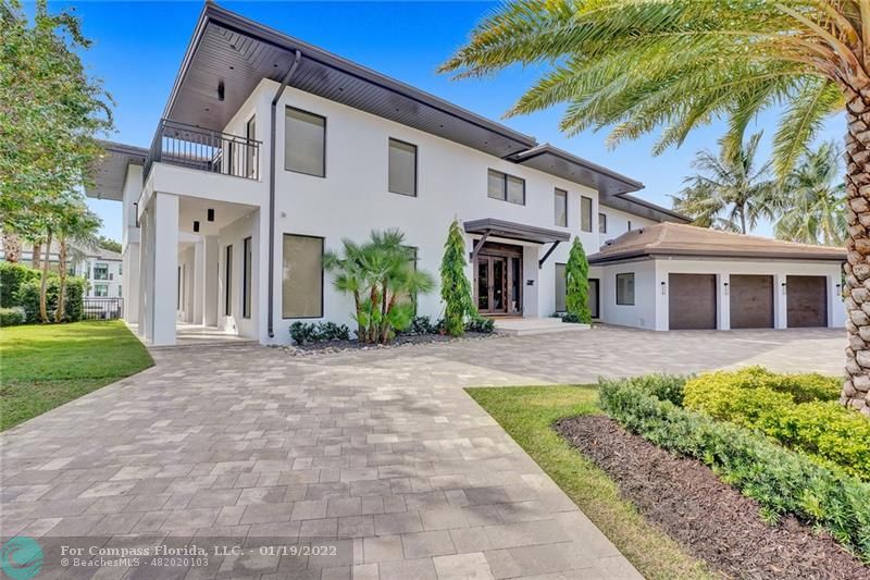 91 Compass Lane Fort Lauderdale, FL 33308 - Photo 35 of 59 front view of a house with a yard