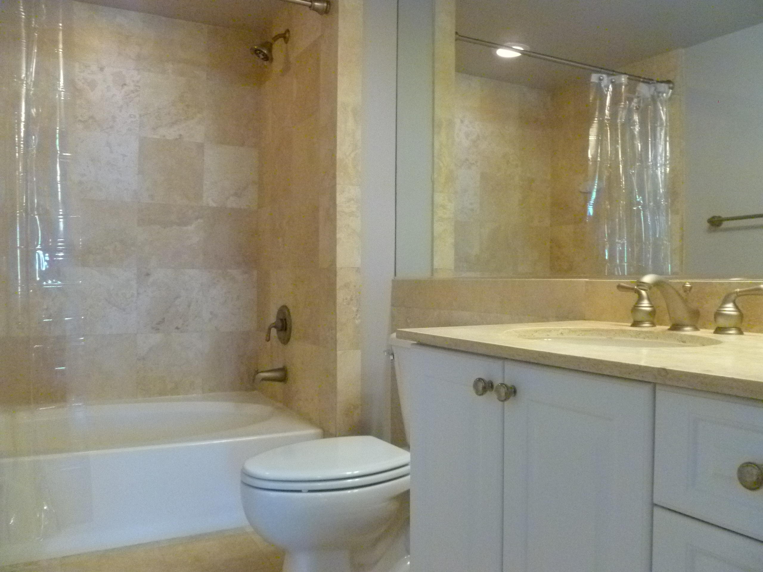 99 Southeast Mizner Boulevard, Unit 726 Boca Raton, FL 33432 - Photo 10 of 38 Primary Bath