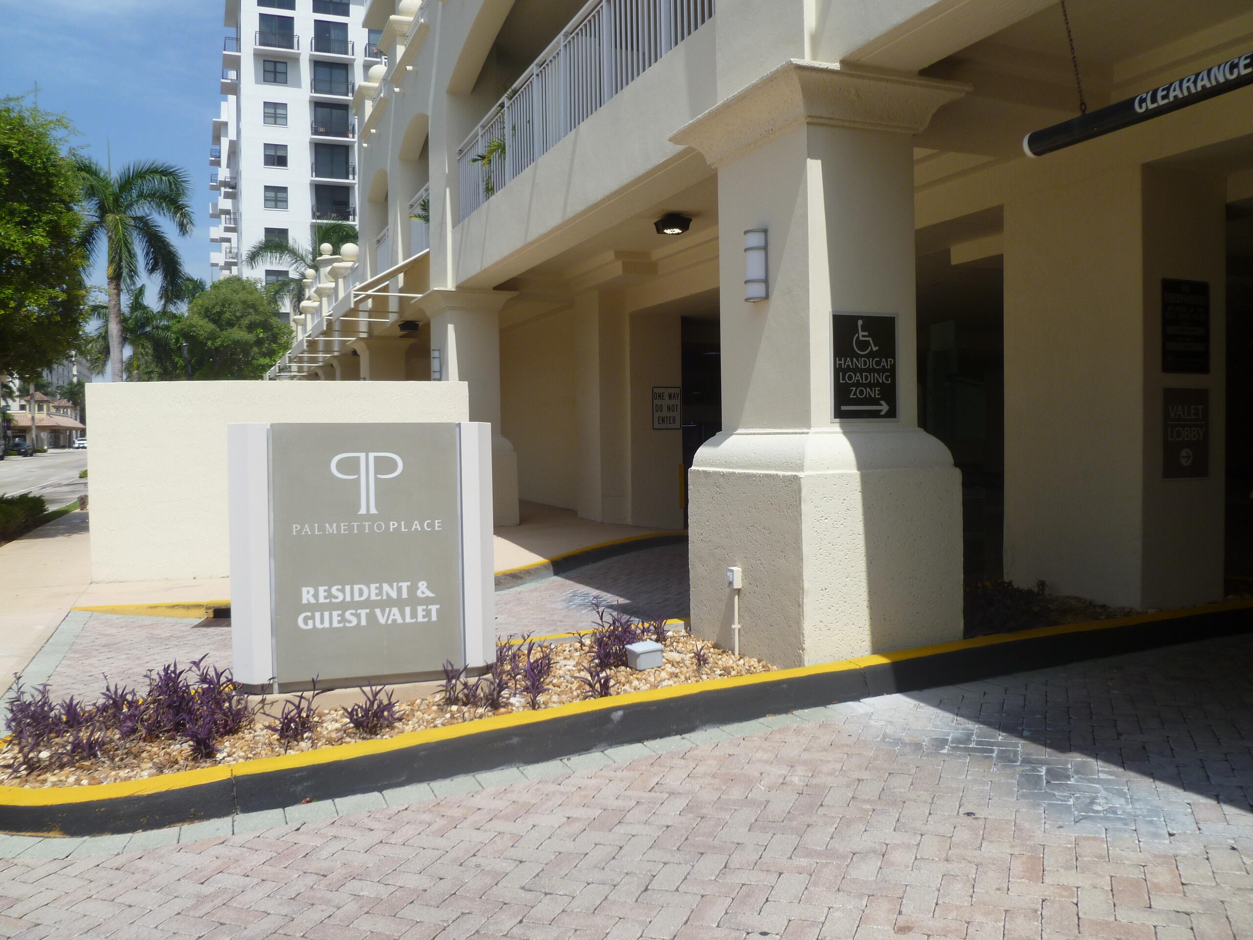 99 Southeast Mizner Boulevard, Unit 726 Boca Raton, FL 33432 - Photo 16 of 38 Valet Entrance