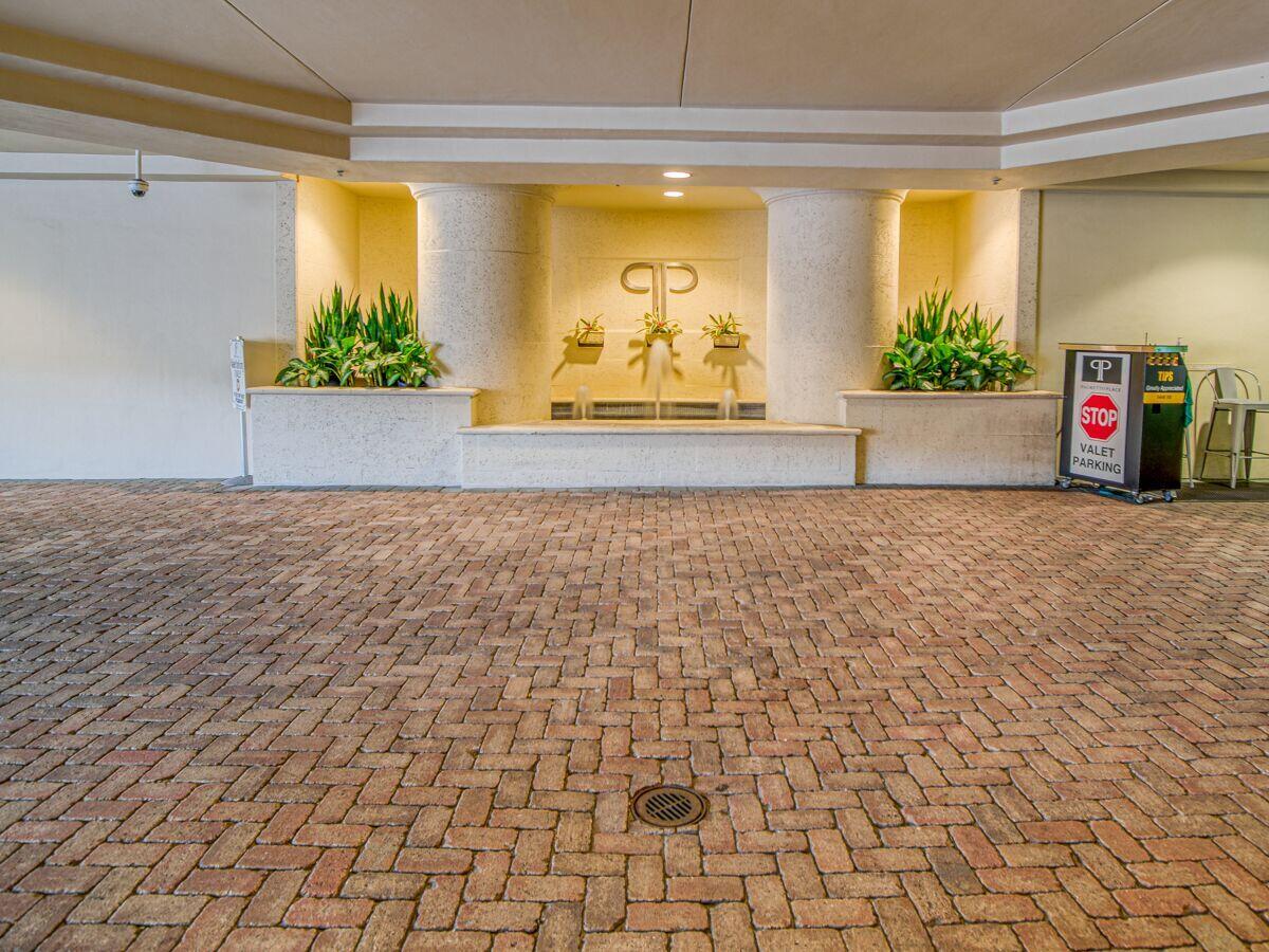 99 Southeast Mizner Boulevard, Unit 726 Boca Raton, FL 33432 - Photo 17 of 38 Valet Parking