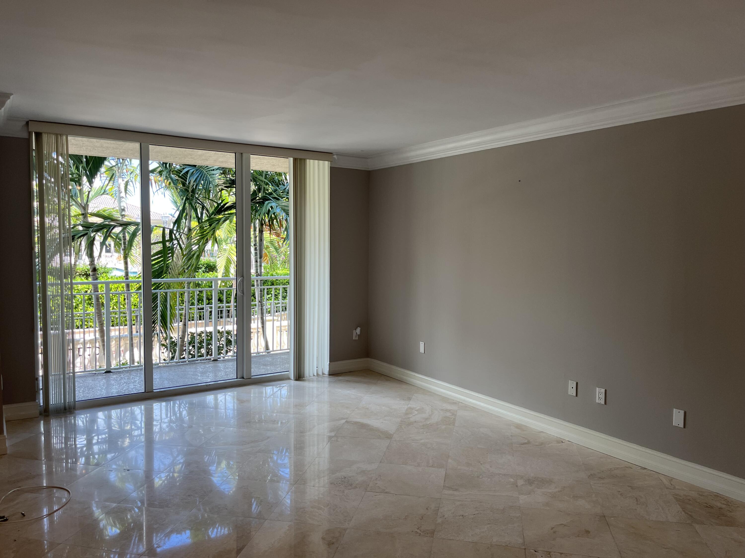 99 Southeast Mizner Boulevard, Unit 726 Boca Raton, FL 33432 - Photo 2 of 38 Living Room