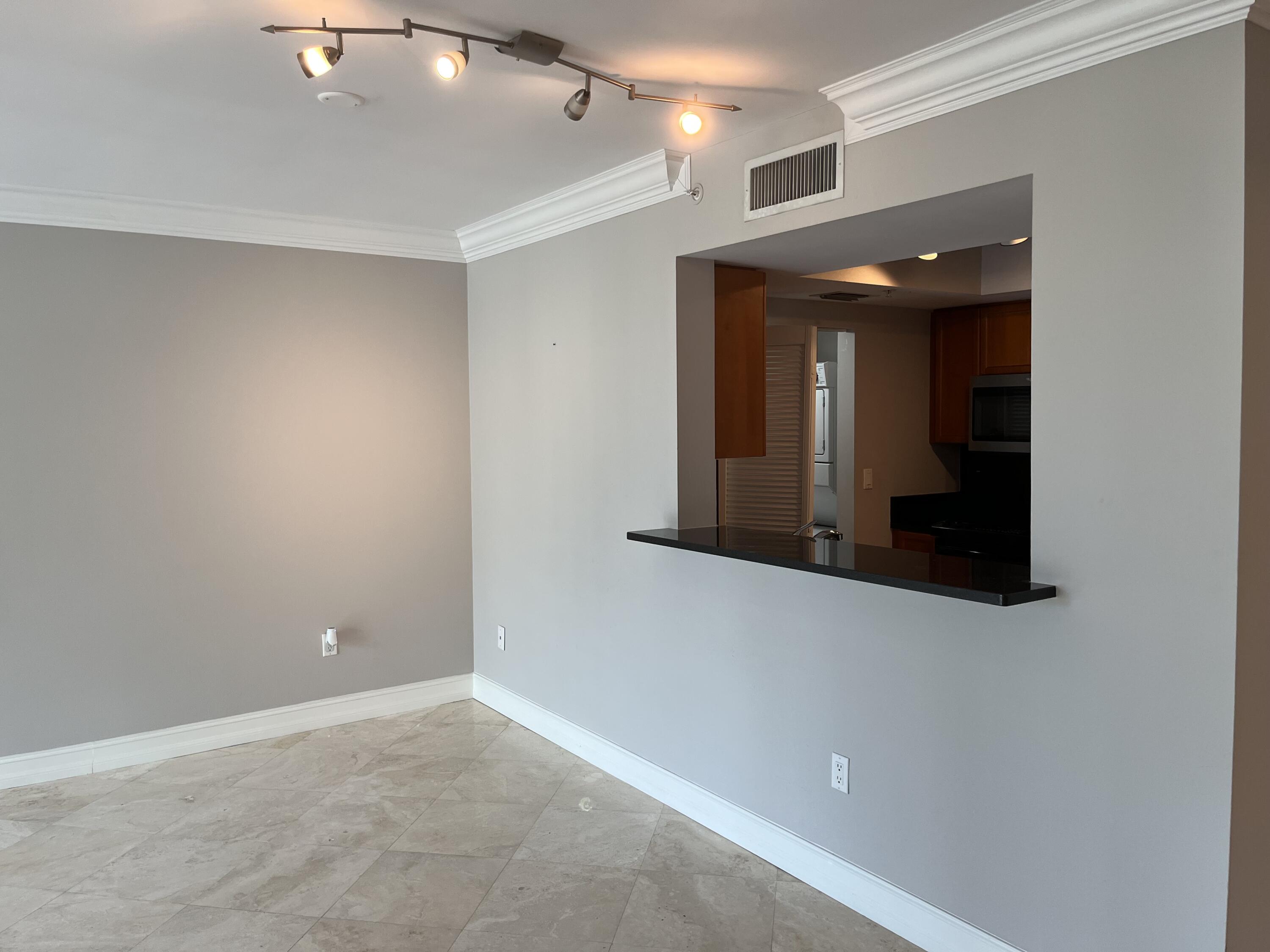 99 Southeast Mizner Boulevard, Unit 726 Boca Raton, FL 33432 - Photo 3 of 38 Dining Area