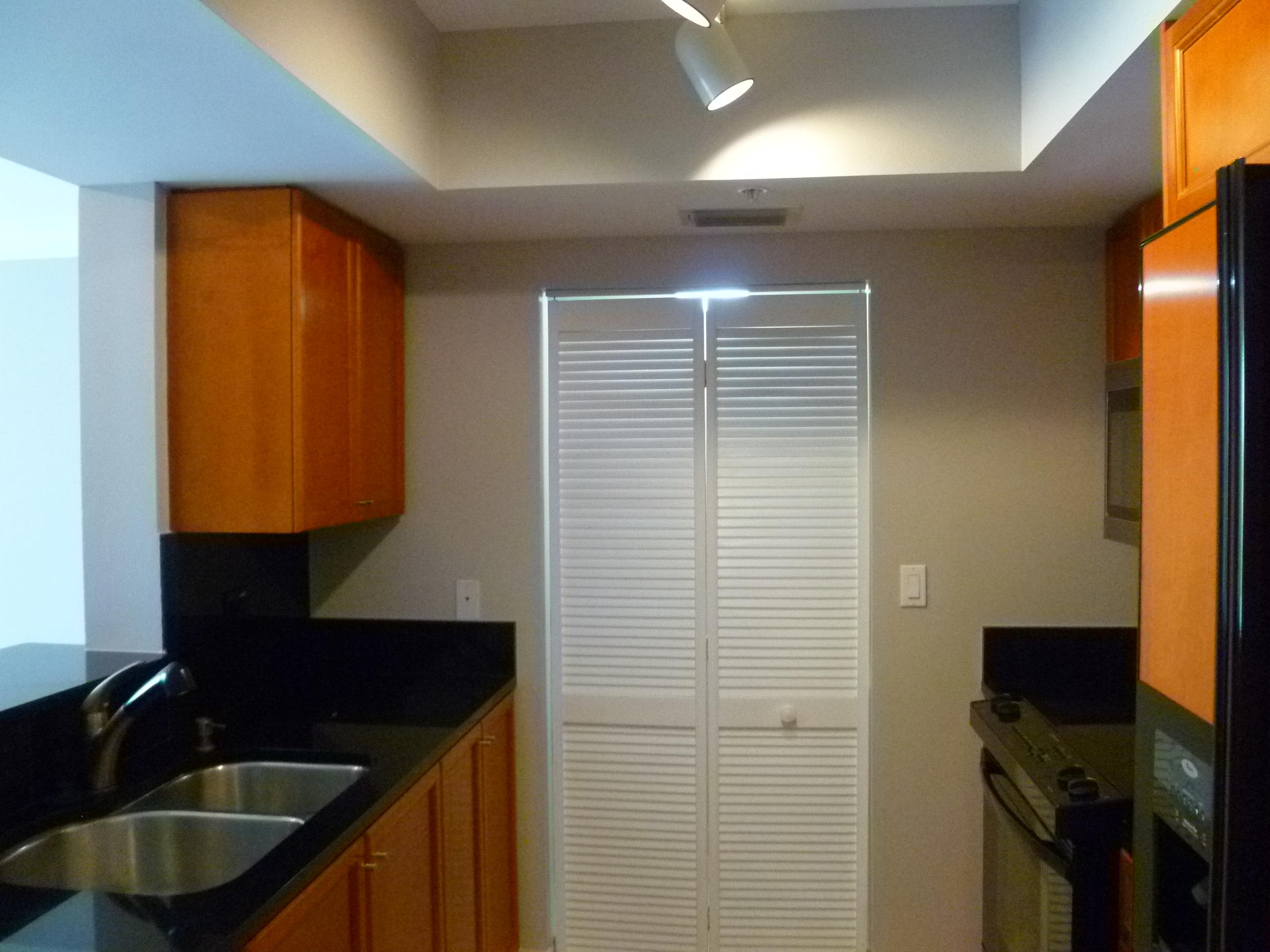 99 Southeast Mizner Boulevard, Unit 726 Boca Raton, FL 33432 - Photo 4 of 38 Kitchen