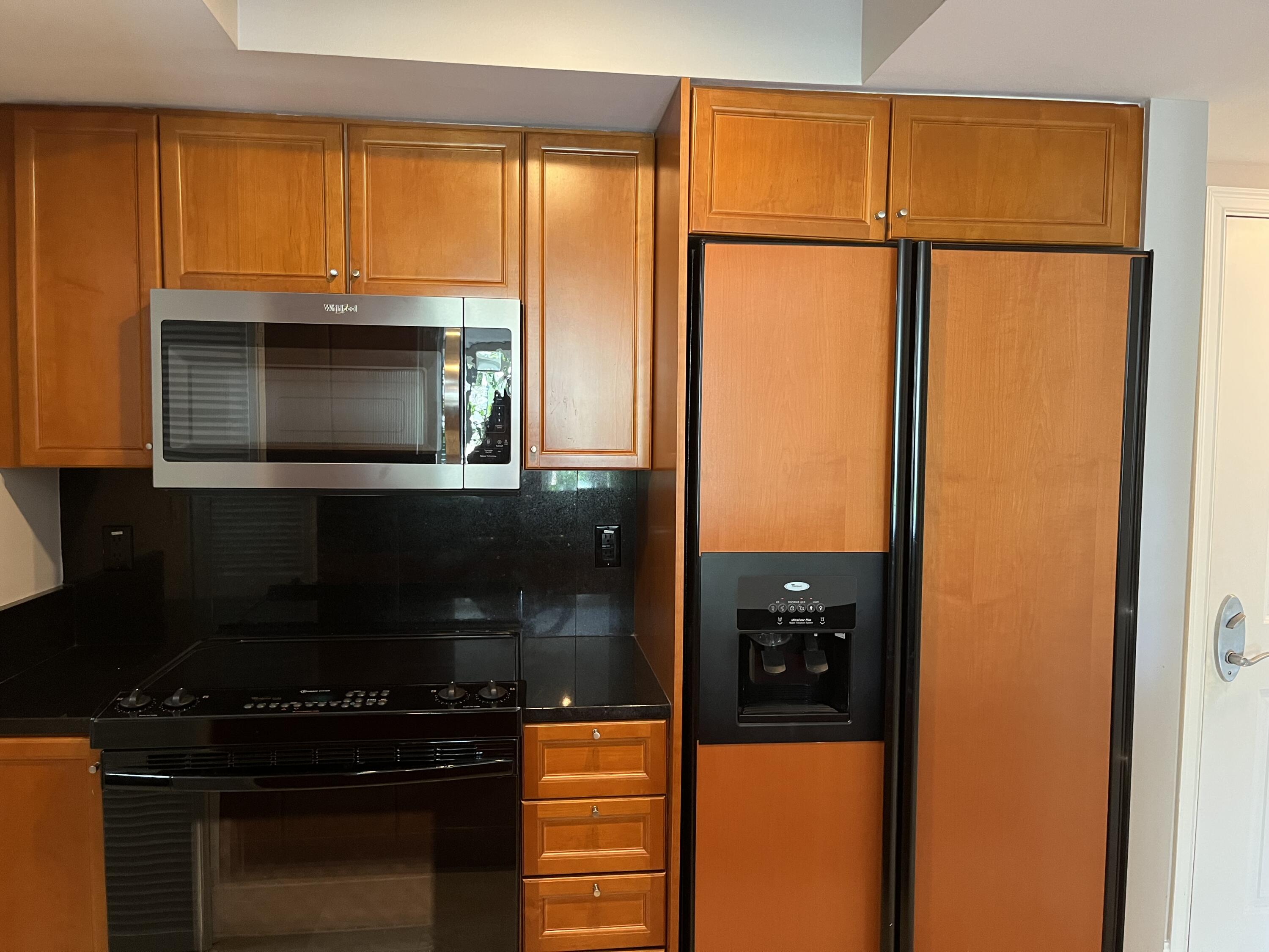 99 Southeast Mizner Boulevard, Unit 726 Boca Raton, FL 33432 - Photo 7 of 38 Kitchen