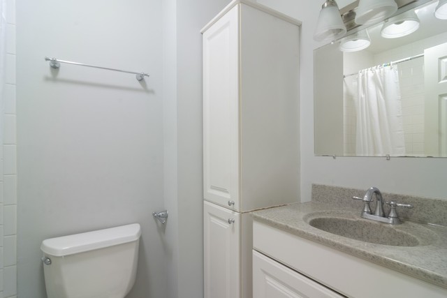 549 Pam Court Wheeling, IL 60090 - Photo 8 of 15