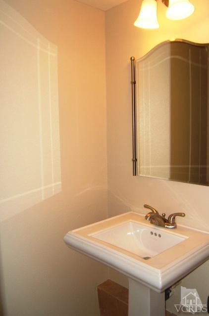 950 Thistlegate Road Oak Park, CA 91377 - Photo 7 of 16 Additional Photo