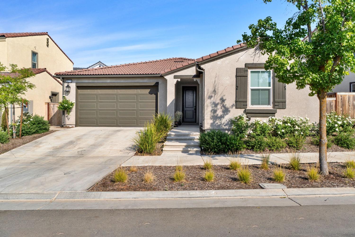 4218 Oak Knoll Road Madera, CA 93636 - Photo 2 of 37 front view of a house with a yard and potted plants
